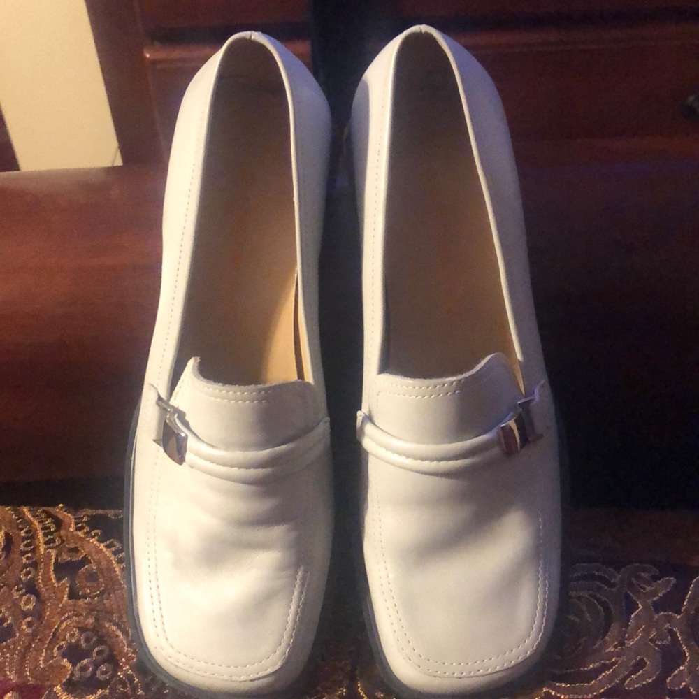 Bandolino dove gray loafers